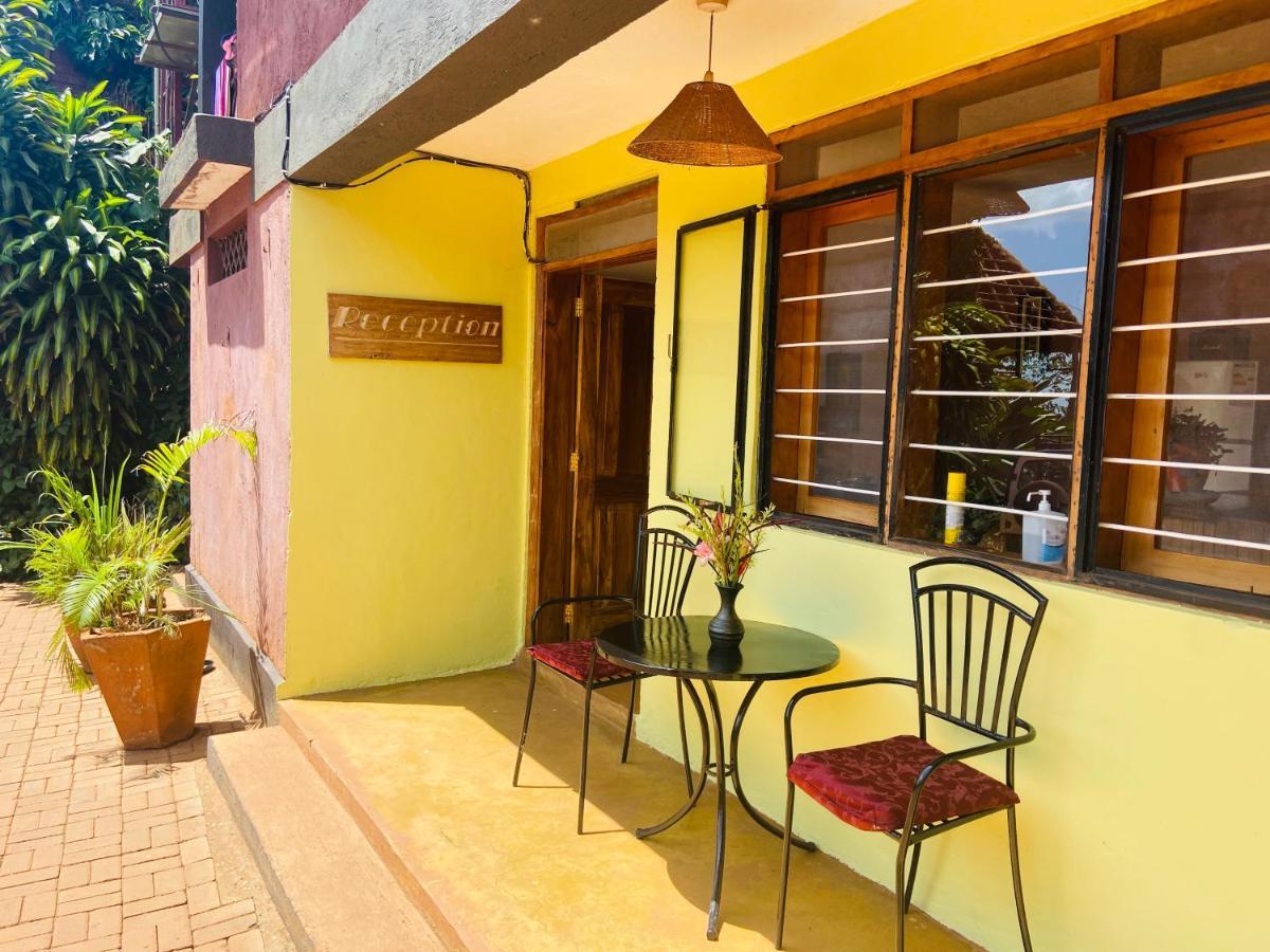 Home Onthe Nile Dorm 金贾 外观 照片