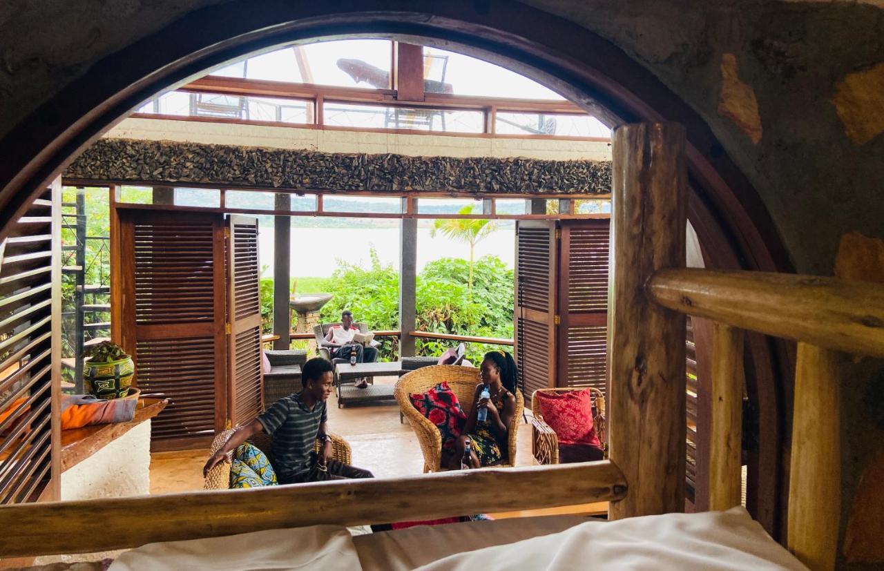 Home Onthe Nile Dorm 金贾 外观 照片